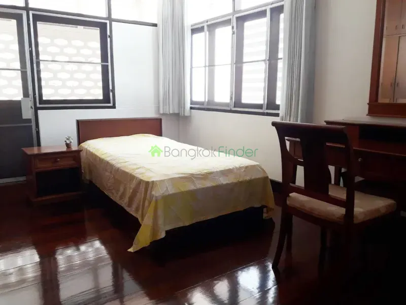 Sukhumvit-Ekamai, Ekamai, Ekamai, Thailand, 5 Bedroom Bedrooms, 0 ,7 BathroomBathrooms,House,For Rent,Sukhumvit-Ekamai,286