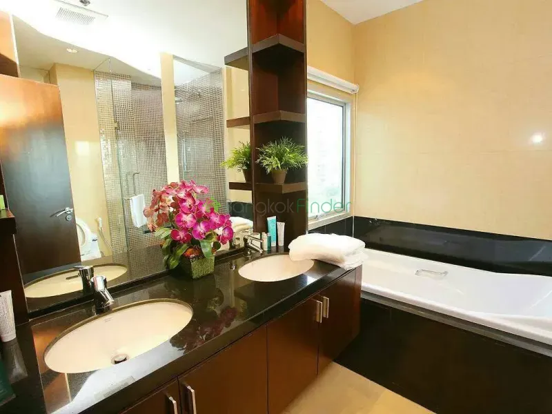 Ploenchit-Chidlom, Ploenchit, Ploenchit-Chidlom, Thailand, 4 Bedroom Bedrooms, 0 ,4 BathroomBathrooms,Apartment,For Rent,Royal Residence Park,Ploenchit-Chidlom,381