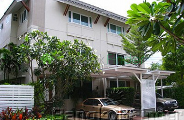 Sukhumvit-Ekamai, Ekamai, Bangkok, Thailand, 5 Bedrooms Bedrooms, ,5 BathroomsBathrooms,House,For Rent,Sukhumvit-Ekamai,1349