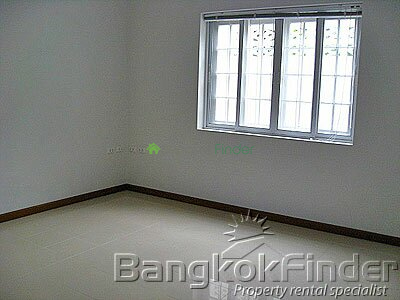 Sukhumvit-Phrom Phong, Phrom Phong, Phrom Phong, Thailand, 5 Bedroom Bedrooms, 0 ,5 BathroomBathrooms,House,For Rent,Sukhumvit-Phrom Phong,1479