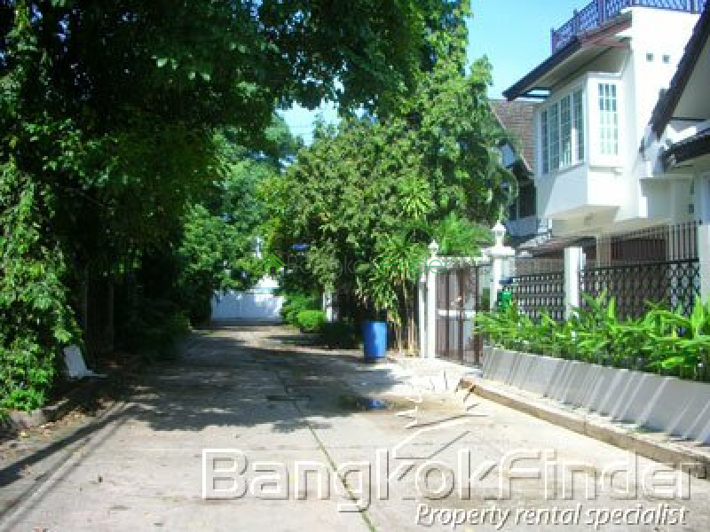 Sukhumvit-Phrom Phong, Phrom Phong, Phrom Phong, Thailand, 5 Bedroom Bedrooms, 0 ,5 BathroomBathrooms,House,For Rent,Sukhumvit-Phrom Phong,1479