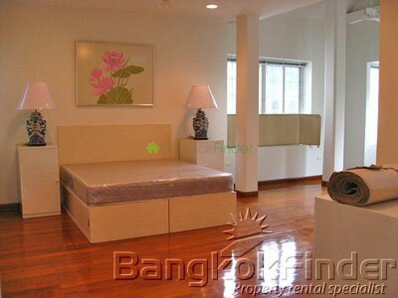 Sukhumvit-Phrom Phong, Phrom Phong, Phrom Phong, Thailand, 5 Bedroom Bedrooms, 0 ,5 BathroomBathrooms,House,For Rent,Sukhumvit-Phrom Phong,1479