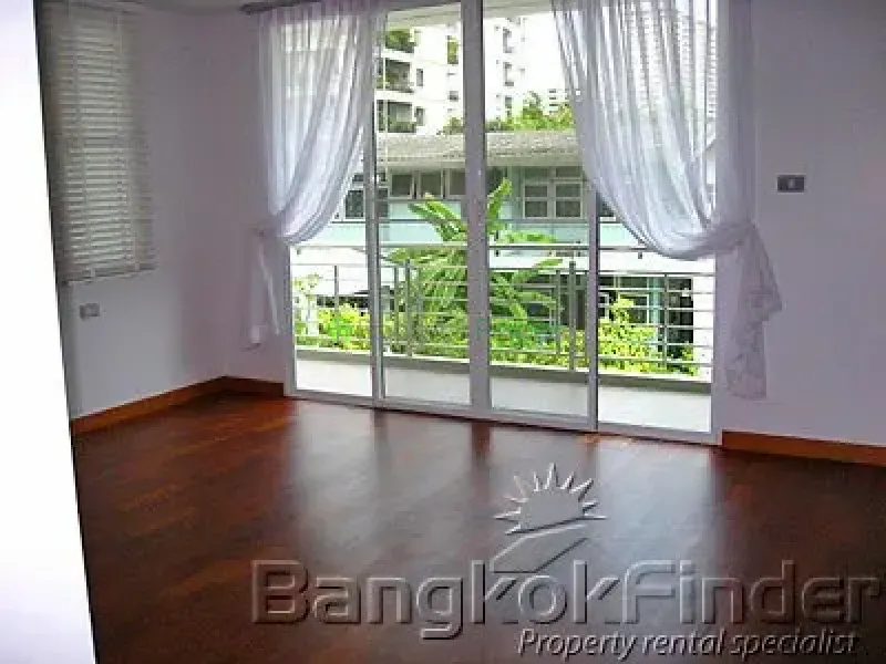 Sukhumvit-Phrom Phong, Phrom Phong, Phrom Phong, Thailand, 4 Bedroom Bedrooms, 0 ,5 BathroomBathrooms,House,For Rent,Sukhumvit-Phrom Phong,1624