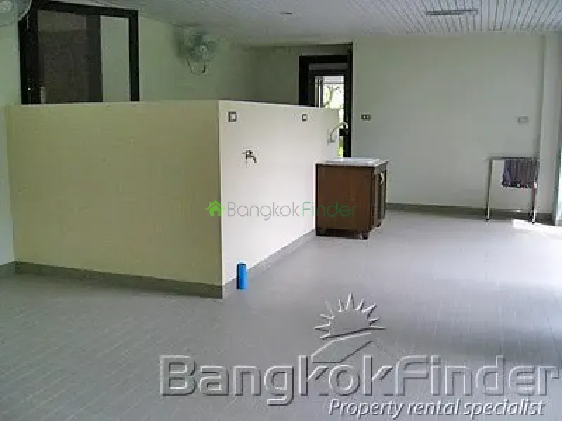 Sukhumvit-Phrom Phong, Phrom Phong, Phrom Phong, Thailand, 4 Bedroom Bedrooms, 0 ,5 BathroomBathrooms,House,For Rent,Sukhumvit-Phrom Phong,1624