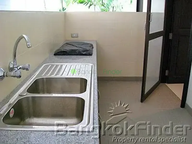 Sukhumvit-Phrom Phong, Phrom Phong, Phrom Phong, Thailand, 4 Bedroom Bedrooms, 0 ,5 BathroomBathrooms,House,For Rent,Sukhumvit-Phrom Phong,1624