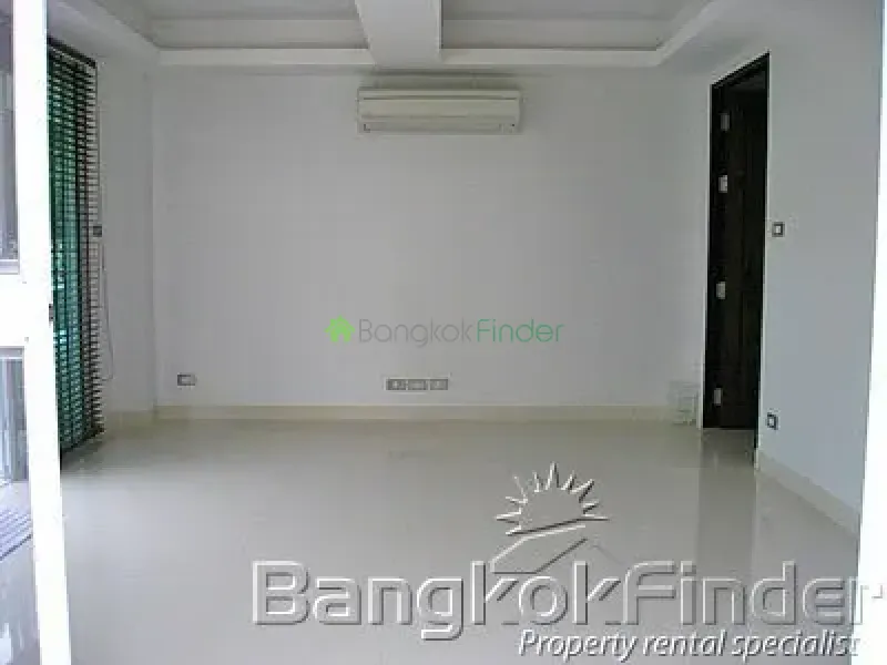 Sukhumvit-Phrom Phong, Phrom Phong, Phrom Phong, Thailand, 4 Bedroom Bedrooms, 0 ,5 BathroomBathrooms,House,For Rent,Sukhumvit-Phrom Phong,1624