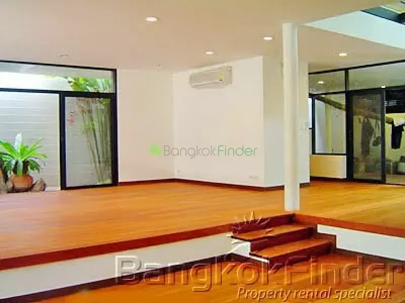 Sukhumvit-Thonglor, Thonglor, Thonglor, Thailand, 3 Bedroom Bedrooms, 0 ,4 BathroomBathrooms,Villa,For Rent,Compound Suk 53,Sukhumvit-Thonglor,2112
