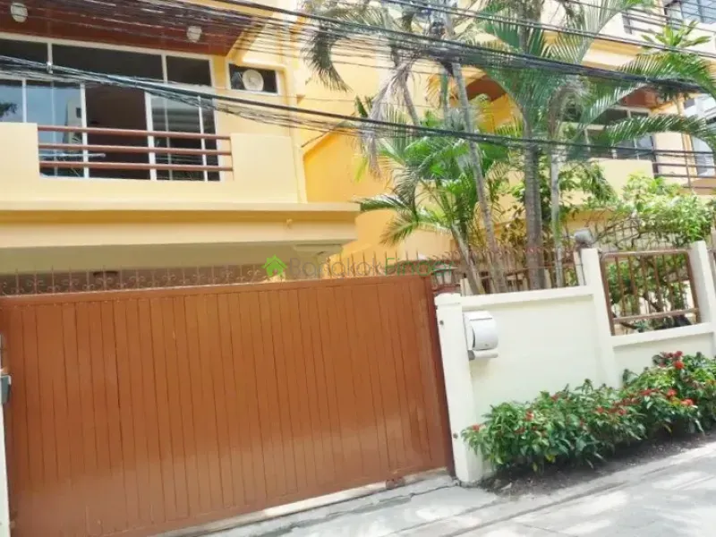 Phrom Phong, Phrom Phong, Phrom Phong, Thailand, 4 Bedroom Bedrooms, 0 ,5 BathroomBathrooms,Town House,For Rent,Phrom Phong,3860