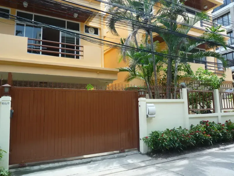 Phrom Phong, Phrom Phong, Phrom Phong, Thailand, 4 Bedroom Bedrooms, 0 ,5 BathroomBathrooms,Town House,For Rent,Phrom Phong,3860
