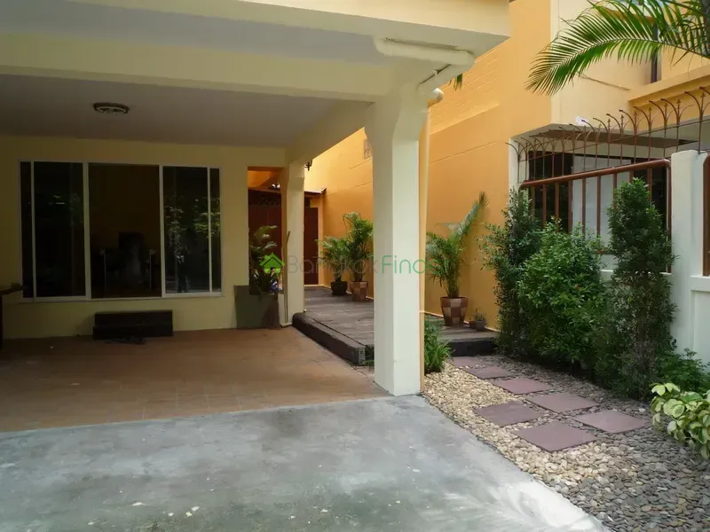 Phrom Phong, Phrom Phong, Phrom Phong, Thailand, 4 Bedroom Bedrooms, 0 ,5 BathroomBathrooms,Town House,For Rent,Phrom Phong,3860