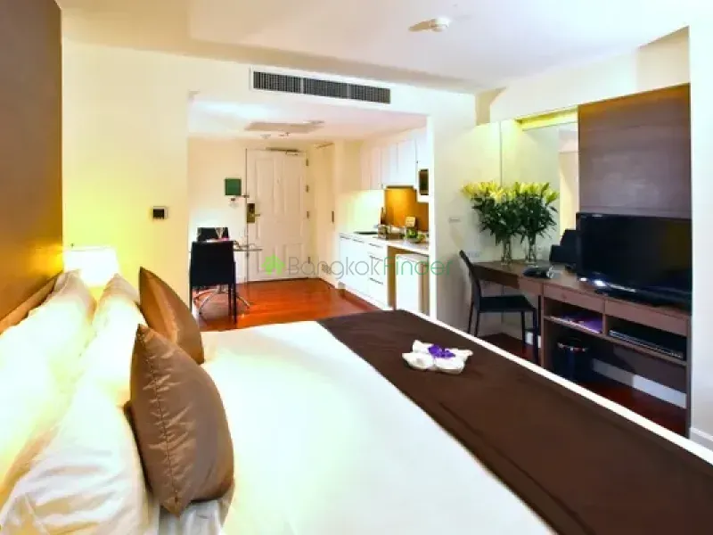 Nana, Nana, Thailand, 1 Bedroom Bedrooms, 0 ,1 BathroomBathrooms,Service Apartment,For Rent,Phachara Suite,4079