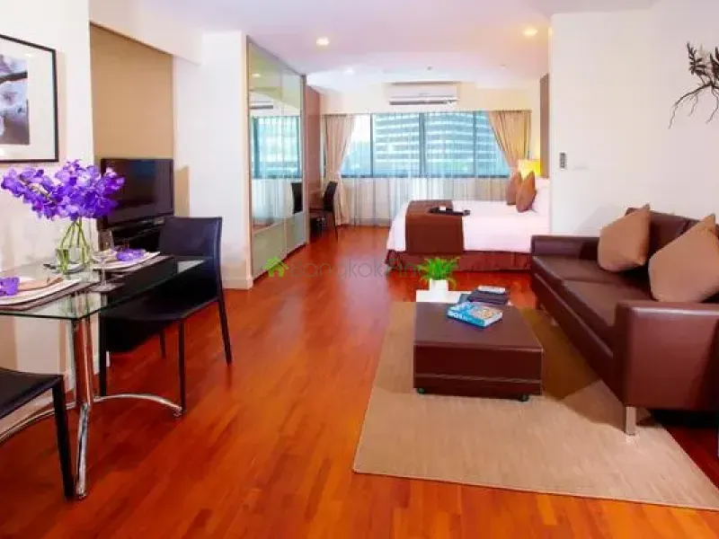 Nana, Nana, Thailand, 1 Bedroom Bedrooms, 0 ,1 BathroomBathrooms,Service Apartment,For Rent,Phachara Suite,4079