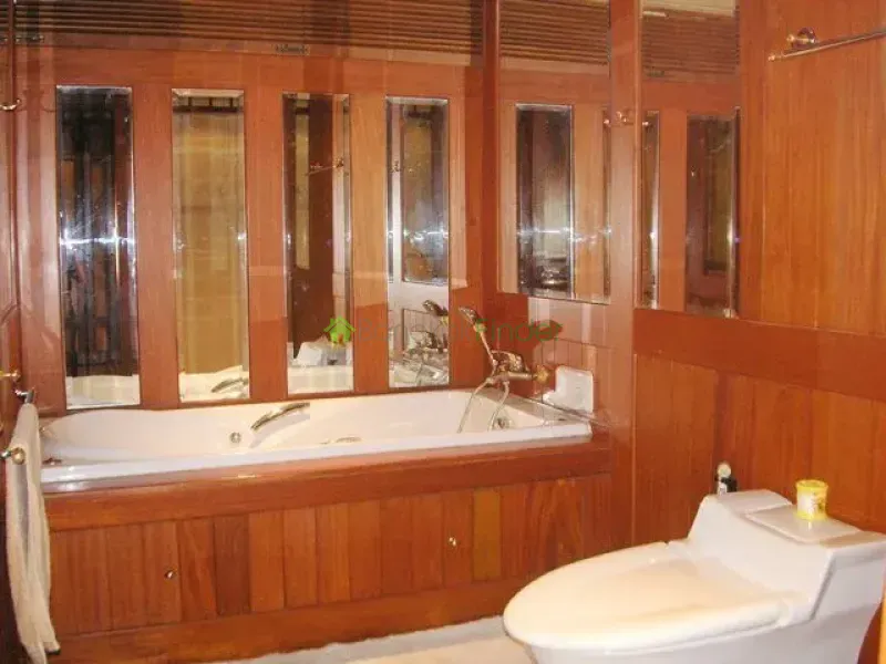 Nana, Nana, Thailand, 3 Bedroom Bedrooms, 0 ,3 BathroomBathrooms,Condo,For Rent,Tower Park,4664