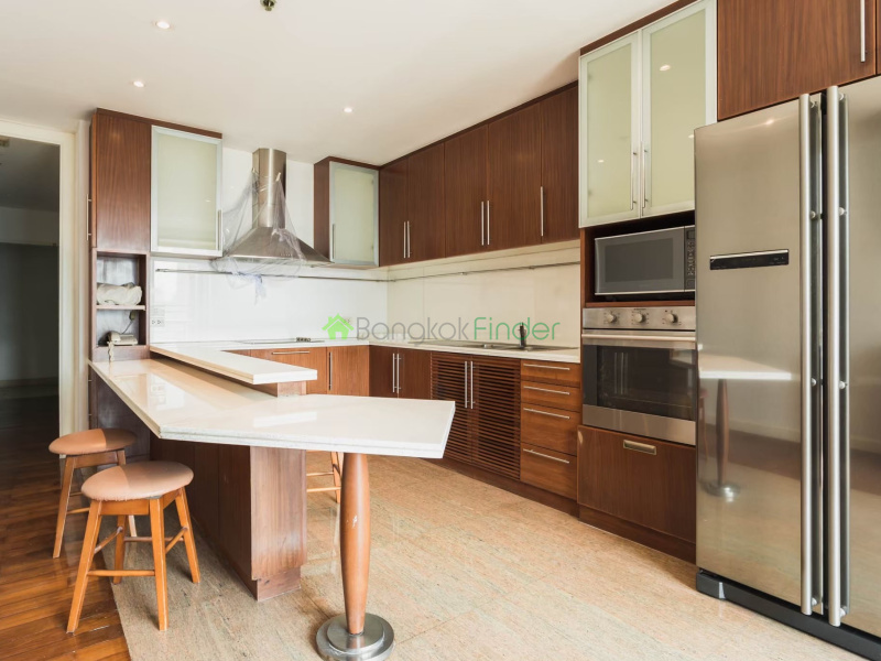 Chitlom, Ploenchit, Bangkok, Thailand, 5 Bedrooms Bedrooms, ,5 BathroomsBathrooms,Condo,For Rent,Baan Navarang,Chitlom,5428