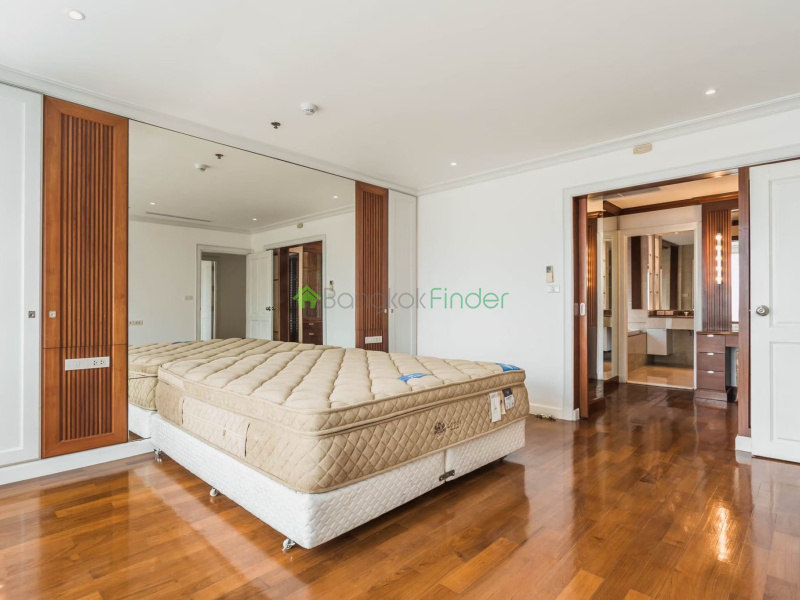 Chitlom, Ploenchit, Bangkok, Thailand, 5 Bedrooms Bedrooms, ,5 BathroomsBathrooms,Condo,For Rent,Baan Navarang,Chitlom,5428