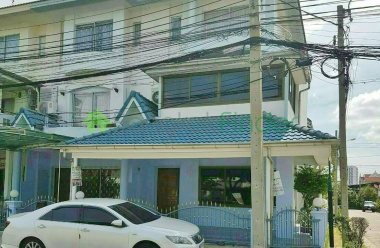 Rattanathibet Townhouse Priced to Sell, Distressed Property Sale, 6 bedroom Townhouse