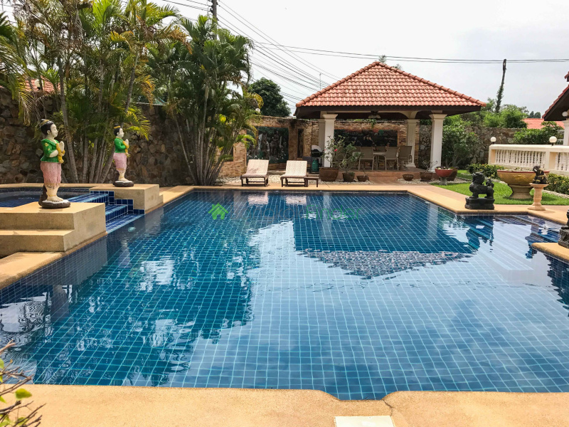 4 Bedroom 5 Bath House Sale, Bang Lamung Pattaya, ranch style home