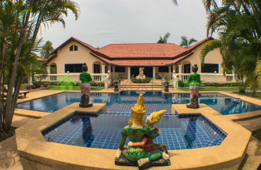 4 Bedroom 5 Bath House Sale, Bang Lamung Pattaya, ranch style home