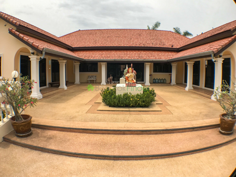 4 Bedroom 5 Bath House Sale, Bang Lamung Pattaya, ranch style home