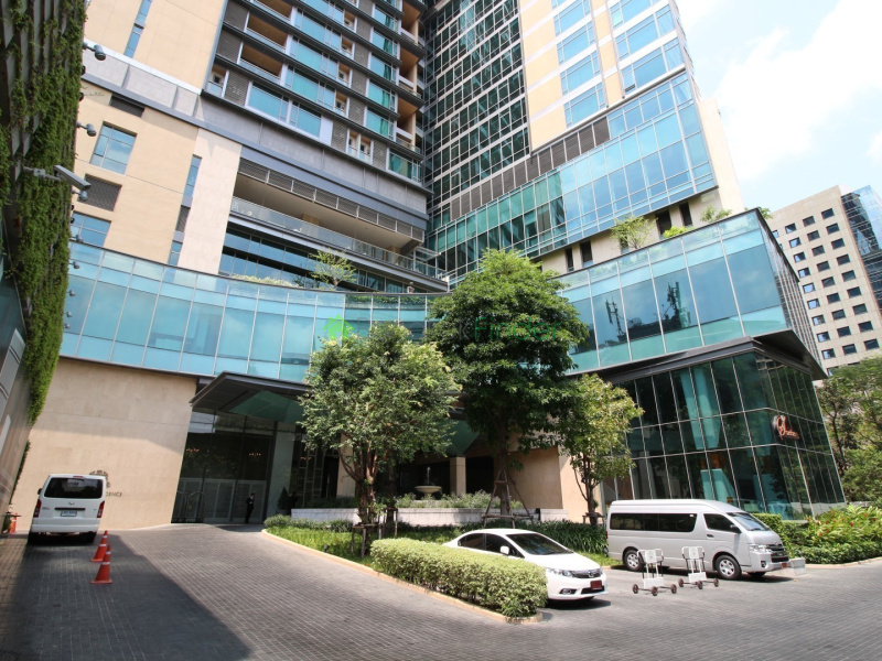 1 bedroom apartment for rent or sale 2 bedrooms for sale or rent at the oriental Residence in Bangkok. 