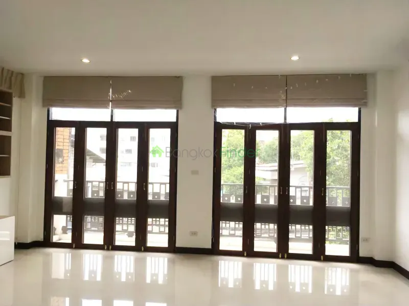 Phrakanong, Phra Khanong, Thailand, 3 Bedroom Bedrooms, 0 ,4 BathroomBathrooms,Town House,For Rent,6655
