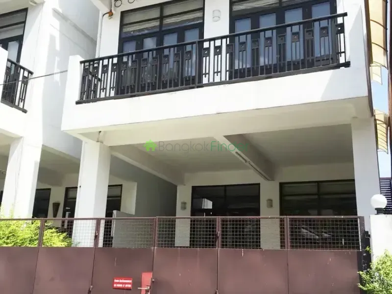 Phrakanong, Phra Khanong, Thailand, 3 Bedroom Bedrooms, 0 ,4 BathroomBathrooms,Town House,For Rent,6655