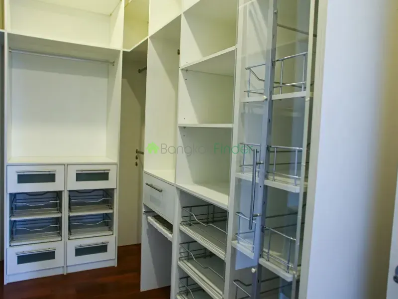 Pattanakarn, Pattanakarn, Thailand, 5 Bedroom Bedrooms, 0 ,4 BathroomBathrooms,House,For Rent,6698