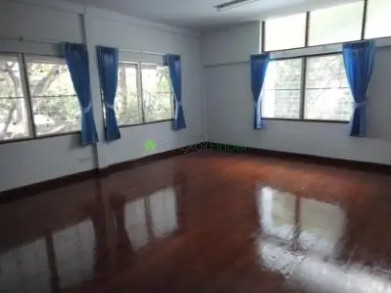 Ekamai, Ekamai, Thailand, 4 Bedroom Bedrooms, 0 ,4 BathroomBathrooms,House,For Rent,6730