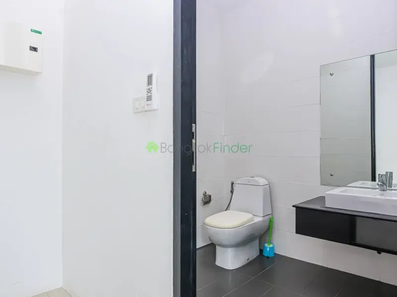 Thonglor, Thonglor, Thailand, 4 Bedroom Bedrooms, 0 ,4 BathroomBathrooms,Town House,For Rent,6892