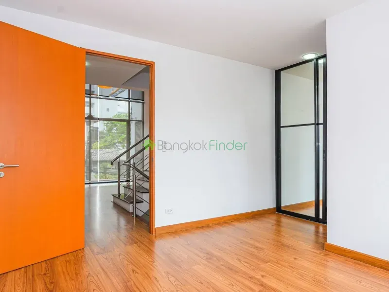 Thonglor, Thonglor, Thailand, 4 Bedroom Bedrooms, 0 ,4 BathroomBathrooms,Town House,For Rent,6892