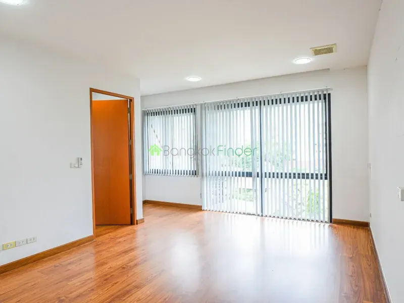 Thonglor, Thonglor, Thailand, 4 Bedroom Bedrooms, 0 ,4 BathroomBathrooms,Town House,For Rent,6892
