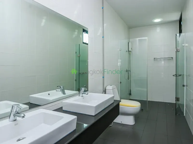 Thonglor, Thonglor, Thailand, 4 Bedroom Bedrooms, 0 ,4 BathroomBathrooms,Town House,For Rent,6892