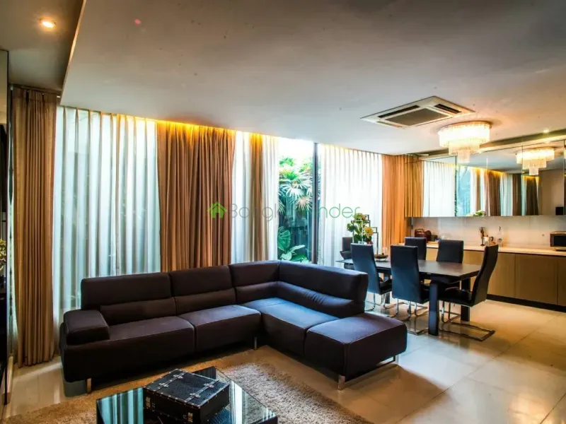 Ekamai, Ekamai, Thailand, 4 Bedroom Bedrooms, 0 ,5 BathroomBathrooms,Town House,For Rent,6893