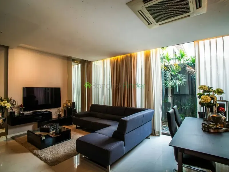 Ekamai, Ekamai, Thailand, 4 Bedroom Bedrooms, 0 ,5 BathroomBathrooms,Town House,For Rent,6893