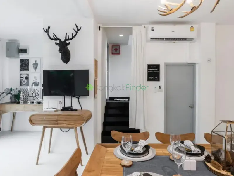 Thonglor, Thonglor, Thailand, 4 Bedroom Bedrooms, 0 ,3 BathroomBathrooms,Town House,For Rent,6937
