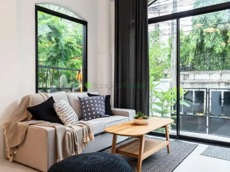Thonglor, Thonglor, Thailand, 4 Bedroom Bedrooms, 0 ,3 BathroomBathrooms,Town House,For Rent,6937