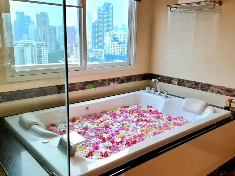 Phomphong, Bangkok, Thailand, 4 Bedroom Bedrooms, 0 ,5 BathroomBathrooms,Apartment,For Rent,Piyathip Place,7545