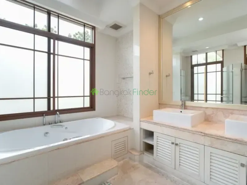 Phrakanong, Phra Khanong, Thailand, 4 Bedroom Bedrooms, 0 ,5 BathroomBathrooms,House,For Rent,7579