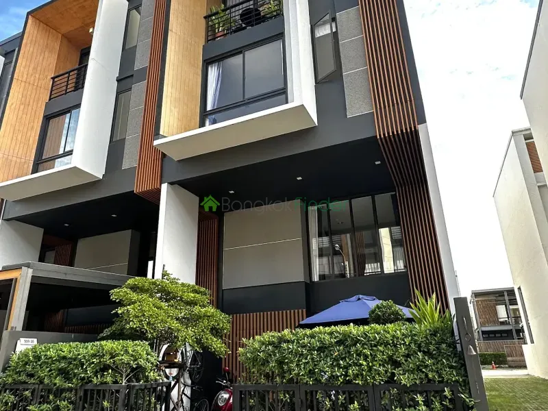 Pattanakarn, Pattanakarn, Pattanakarn, Thailand, 3 Bedroom Bedrooms, 0 ,4 BathroomBathrooms,Town House,For Rent,Pattanakarn,7626