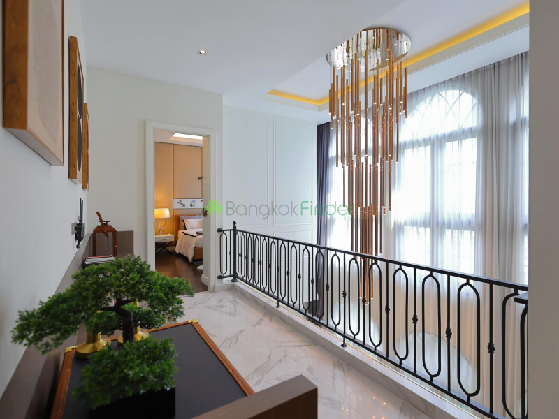 Ekamai, Bangkok, Thailand, 4 Bedrooms Bedrooms, ,5 BathroomsBathrooms,House,For Sale,7715