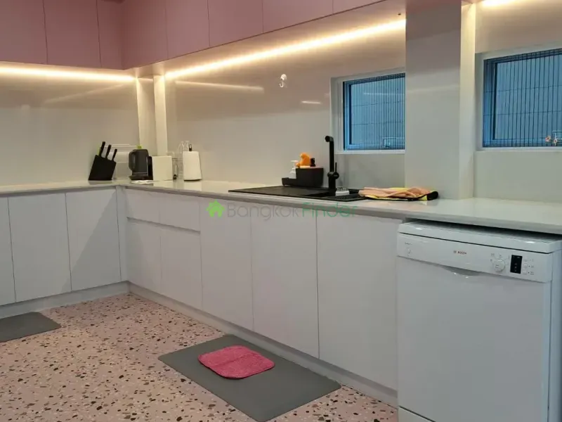 Pattanakarn, Pattanakarn, Pattanakarn, Thailand, 3 Bedroom Bedrooms, 0 ,3 BathroomBathrooms,House,For Rent,Pattanakarn,7720