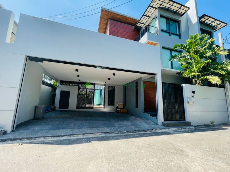 Ekkamai, Bangkok, Thailand, 3 Bedrooms Bedrooms, 0 ,3 BathroomsBathrooms,House,For Rent,7750