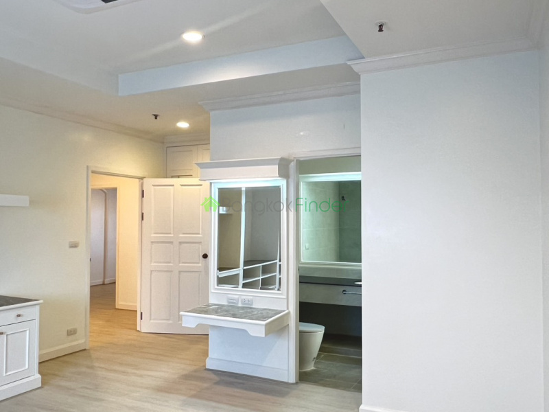 Sukhumvit 23, Bangkok, Thailand, 4 Bedrooms Bedrooms, 0 ,5 BathroomsBathrooms,Apartment,For Rent,GP Grande Tower,7773