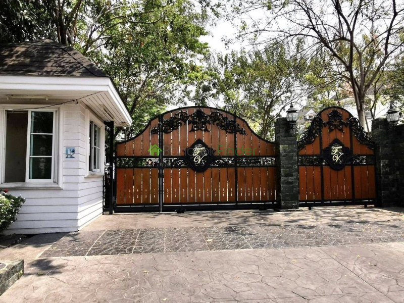 Sukhumvit 107, Bangkok, Thailand, 4 Bedrooms Bedrooms, 0 ,4 BathroomsBathrooms,House,For Sale,7818