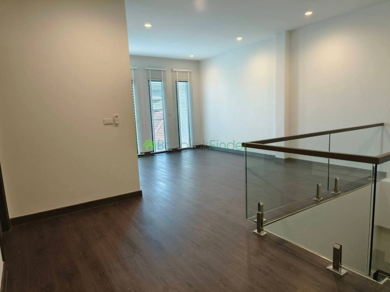 Sukhumvit 65, Bangkok, Thailand, 4 Bedrooms Bedrooms, 0 ,6 BathroomsBathrooms,House,For Rent,7824