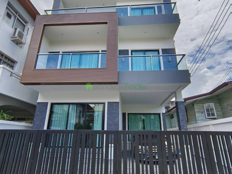 Sukhumvit 65, Bangkok, Thailand, 4 Bedrooms Bedrooms, 0 ,6 BathroomsBathrooms,House,For Rent,7824