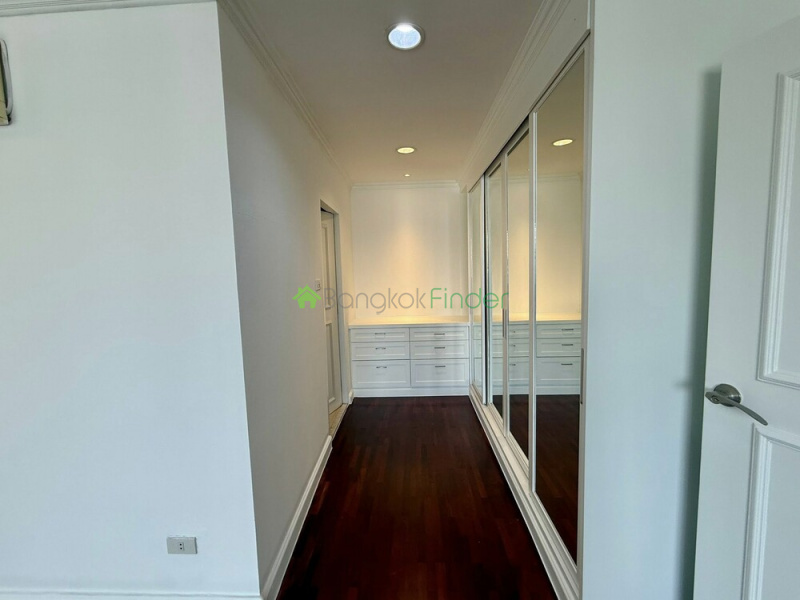 Phormphong, Bangkok, Thailand, 3 Bedrooms Bedrooms, 0 ,3 BathroomsBathrooms,Condo,For Rent,DS Tower1,7825