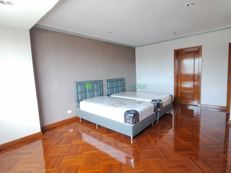 Sukhumvit 63, Bangkok, Thailand, 4 Bedrooms Bedrooms, 0 ,4 BathroomsBathrooms,Apartment,For Rent,Royal Kensington Mansion,7838