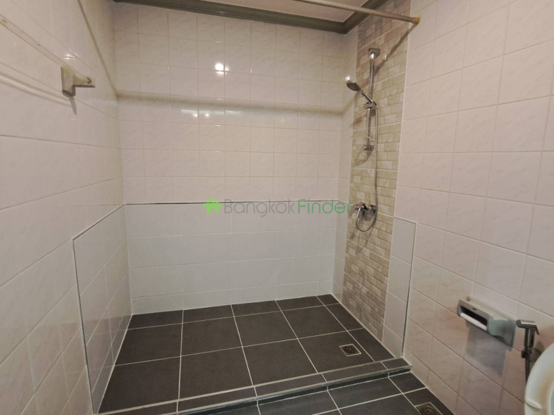 Sukhumvit 63, Bangkok, Thailand, 4 Bedrooms Bedrooms, 0 ,4 BathroomsBathrooms,Apartment,For Rent,Royal Kensington Mansion,7838