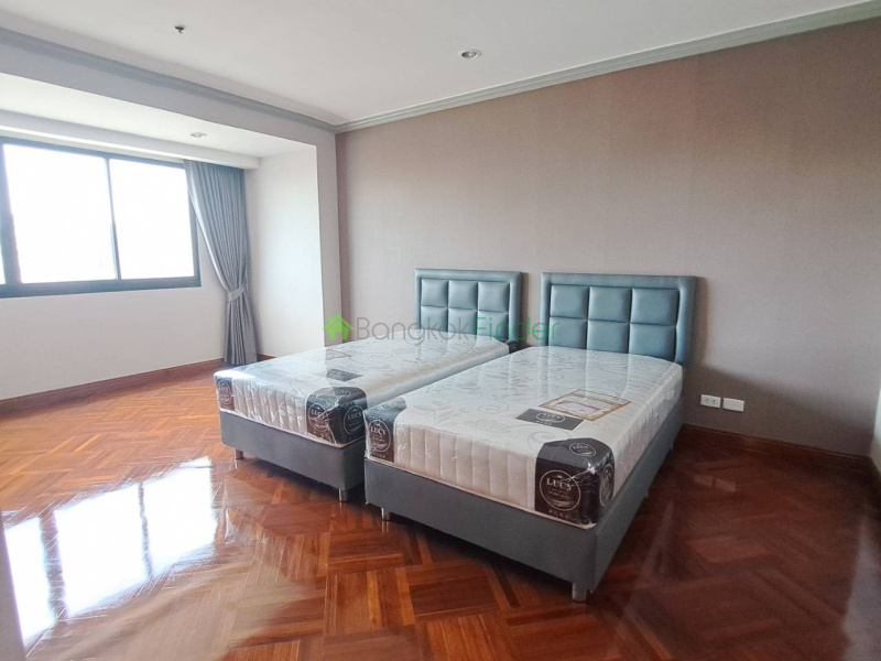 Sukhumvit 63, Bangkok, Thailand, 4 Bedrooms Bedrooms, 0 ,4 BathroomsBathrooms,Apartment,For Rent,Royal Kensington Mansion,7838
